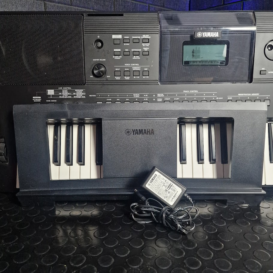 YAMAHA E463 61 KEY TOUCH SENSITIVE KEYBOARD