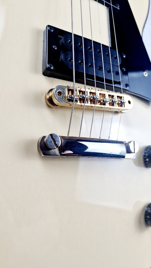 COLUMBUS VINTAGE 1970S IVORY WHITE LES PAUL ELECTRIC GUITAR