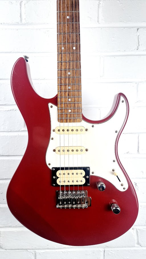 YAMAHA PACIFICA PAC112V RED ELECTRIC GUITAR