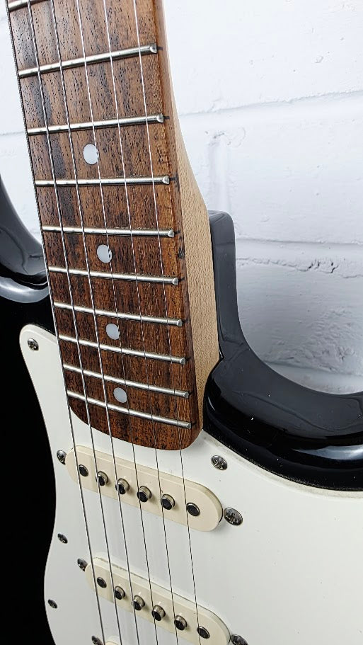 SQUIER STRATOCASTER 2004 INDONESIA BLACK ELECTRIC GUITAR