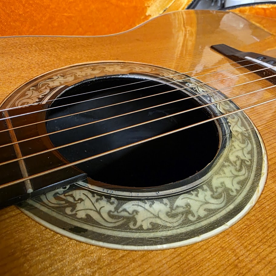 OVATION BALLADEER 1968 DELUXE ROUNDBACK ACOUSTIC GUITAR