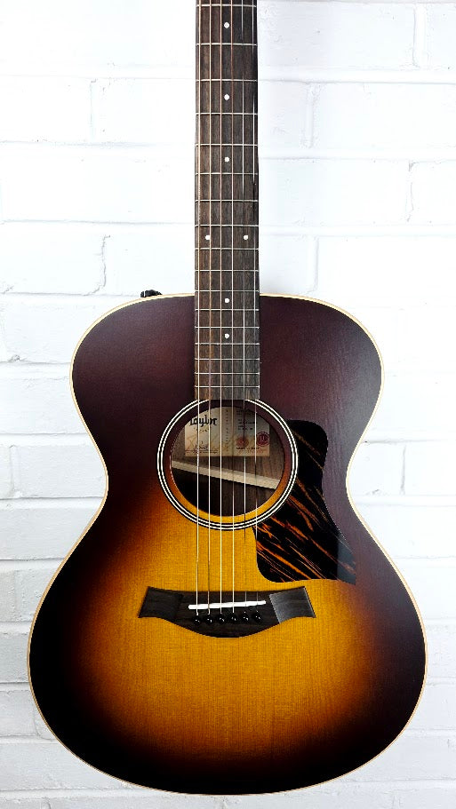 TAYLOR AD12E SB SUNBURST AMERICAN DREAM ELECTRO ACOUSTIC GUITAR + TAYLOR CASE