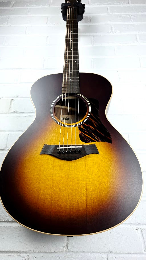 TAYLOR AD12E SB SUNBURST AMERICAN DREAM ELECTRO ACOUSTIC GUITAR + TAYLOR CASE