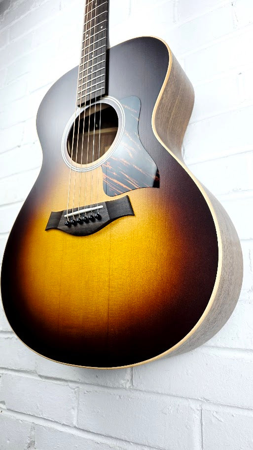 TAYLOR AD12E SB SUNBURST AMERICAN DREAM ELECTRO ACOUSTIC GUITAR + TAYLOR CASE