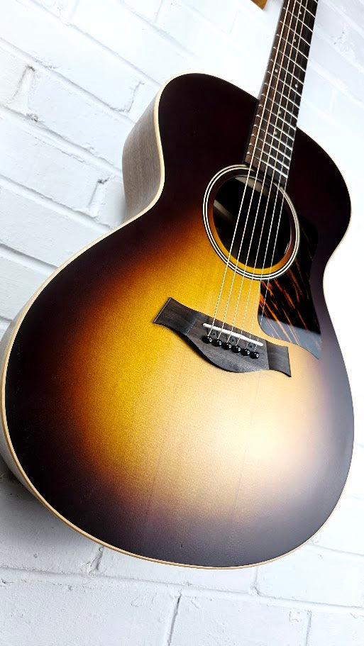 TAYLOR AD12E SB SUNBURST AMERICAN DREAM ELECTRO ACOUSTIC GUITAR + TAYLOR CASE