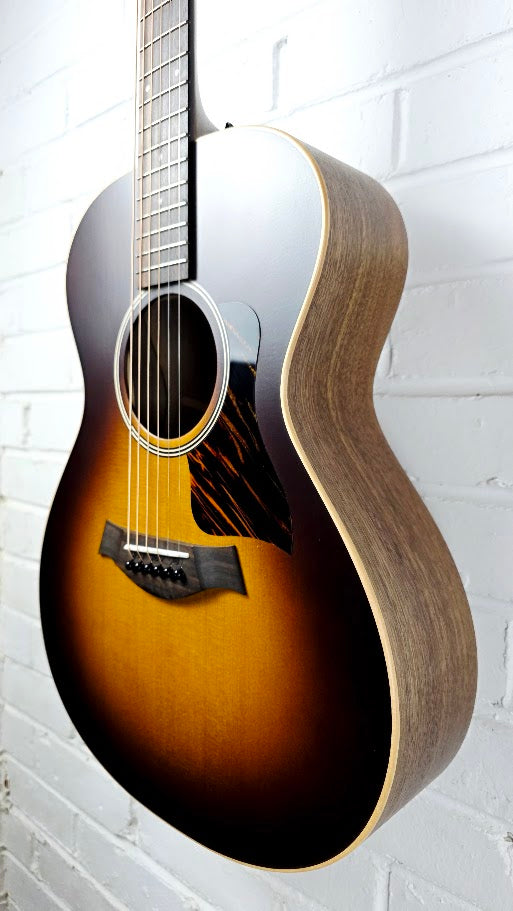 TAYLOR AD12E SB SUNBURST AMERICAN DREAM ELECTRO ACOUSTIC GUITAR + TAYLOR CASE