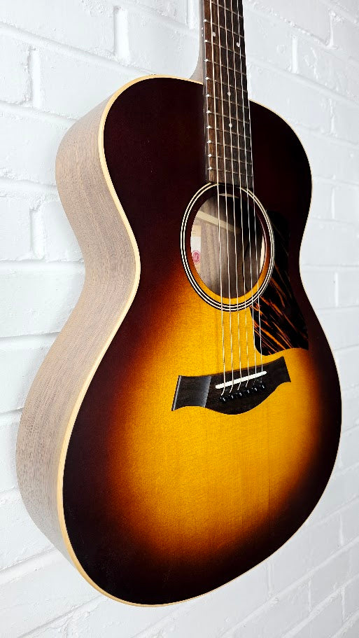 TAYLOR AD12E SB SUNBURST AMERICAN DREAM ELECTRO ACOUSTIC GUITAR + TAYLOR CASE