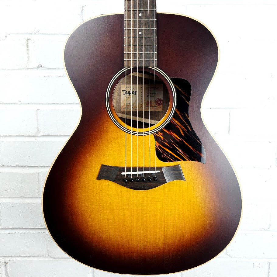 TAYLOR AD12E SB SUNBURST AMERICAN DREAM ELECTRO ACOUSTIC GUITAR + TAYLOR CASE