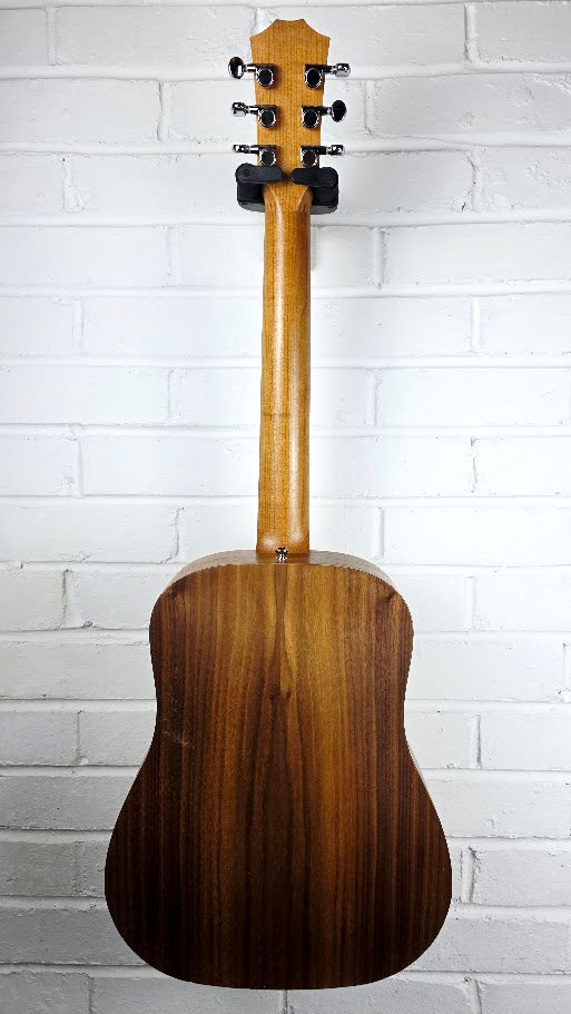 TAYLOR BABY BT1e ELECTRO ACOUSTIC GUITAR AND CASE