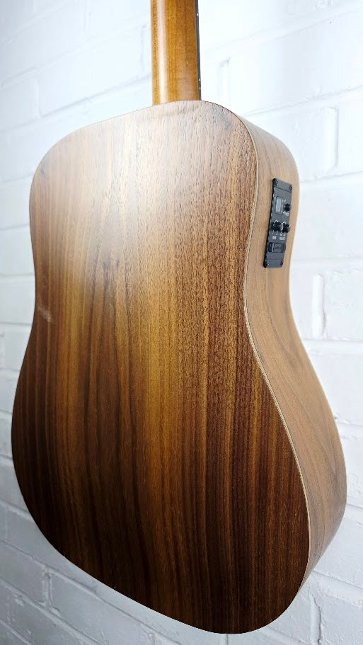 TAYLOR BABY BT1e ELECTRO ACOUSTIC GUITAR AND CASE