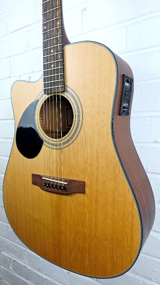 FRESHMAN FA200CELH LEFT HANDED ELECTRO ACOUSTIC GUITAR