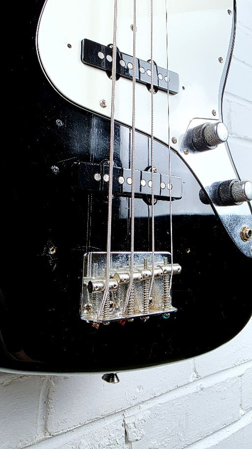 FENDER 1984 MIJ JAZZ BASS BLACK SERIAL E968853