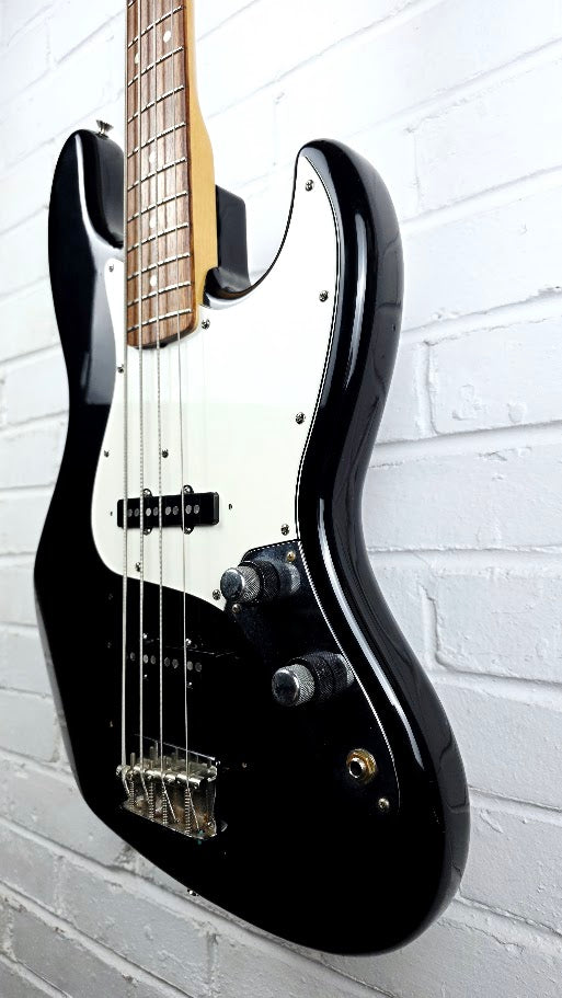 FENDER 1984 MIJ JAZZ BASS BLACK SERIAL E968853