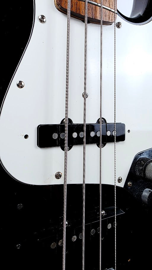 FENDER 1984 MIJ JAZZ BASS BLACK SERIAL E968853
