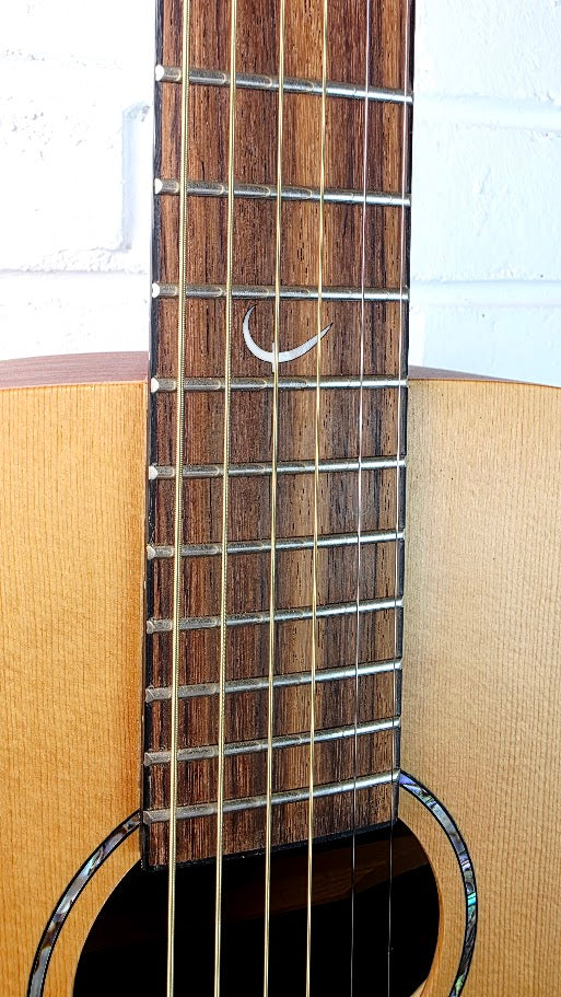 FAITH FDS MINI SATURN NOMAD ELECTRO ACOUSTIC TRAVEL GUITAR AND CASE
