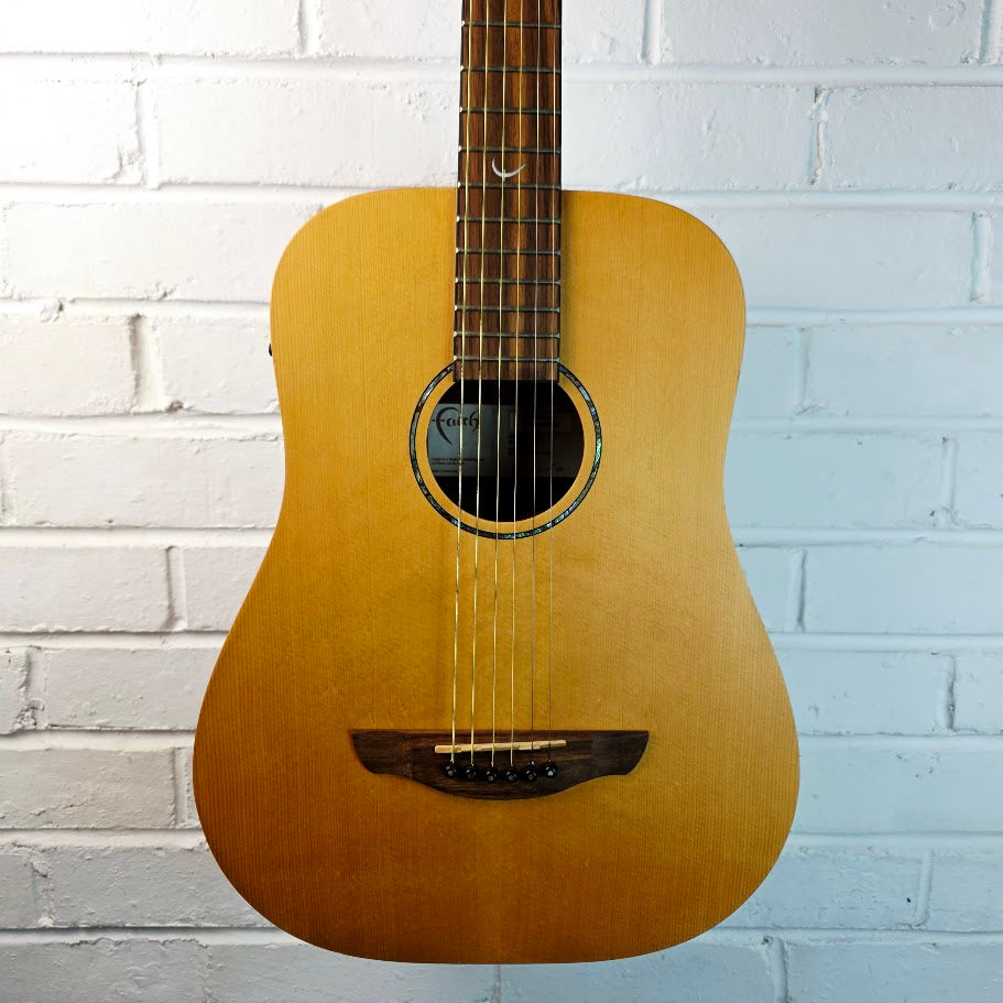 FAITH FDS MINI SATURN NOMAD ELECTRO ACOUSTIC TRAVEL GUITAR AND CASE