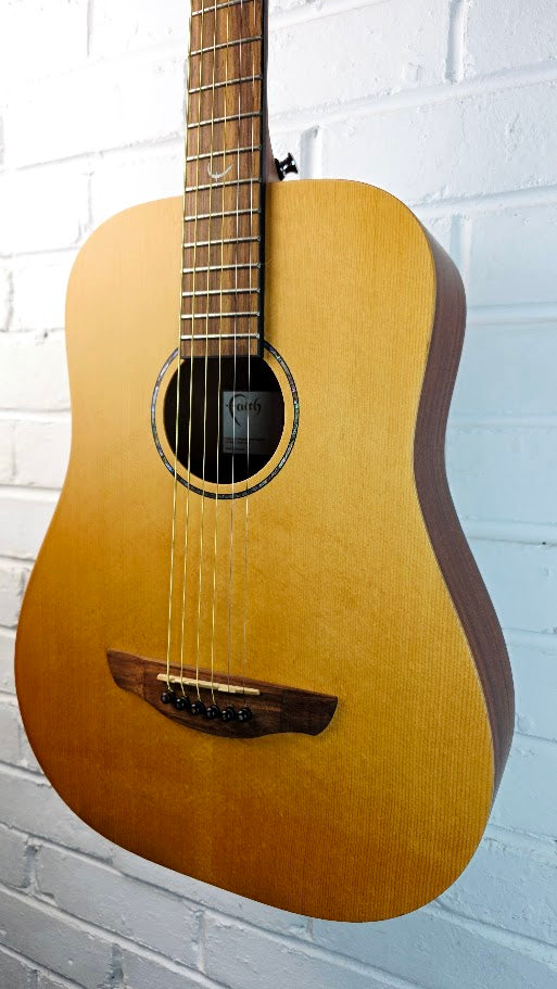 FAITH FDS MINI SATURN NOMAD ELECTRO ACOUSTIC TRAVEL GUITAR AND CASE