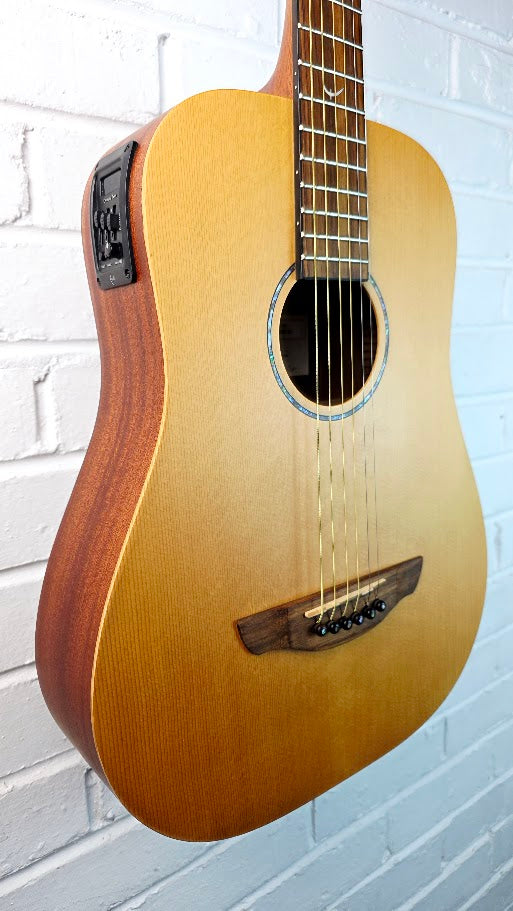 FAITH FDS MINI SATURN NOMAD ELECTRO ACOUSTIC TRAVEL GUITAR AND CASE