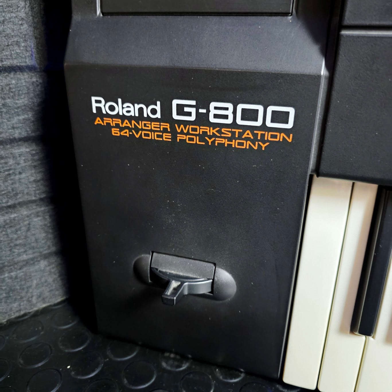 ROLAND G800 76 KEY ARRANGER WORKSTATION KEYBOARD