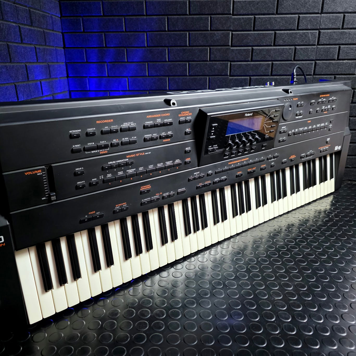 ROLAND G800 76 KEY ARRANGER WORKSTATION KEYBOARD
