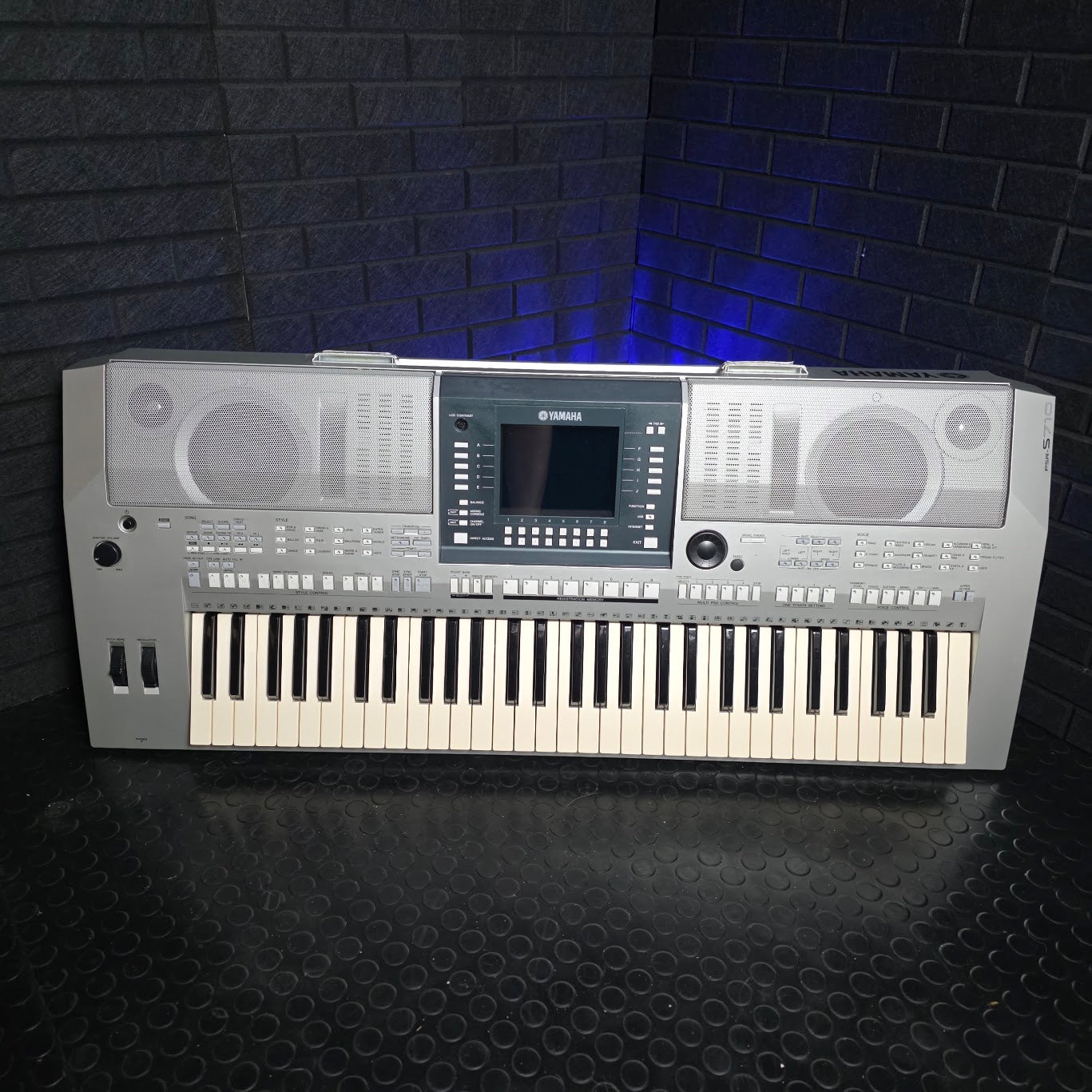 YAMAHA PSR S710 61 KEY ARRANGER WORKSTATION KEYBOARD