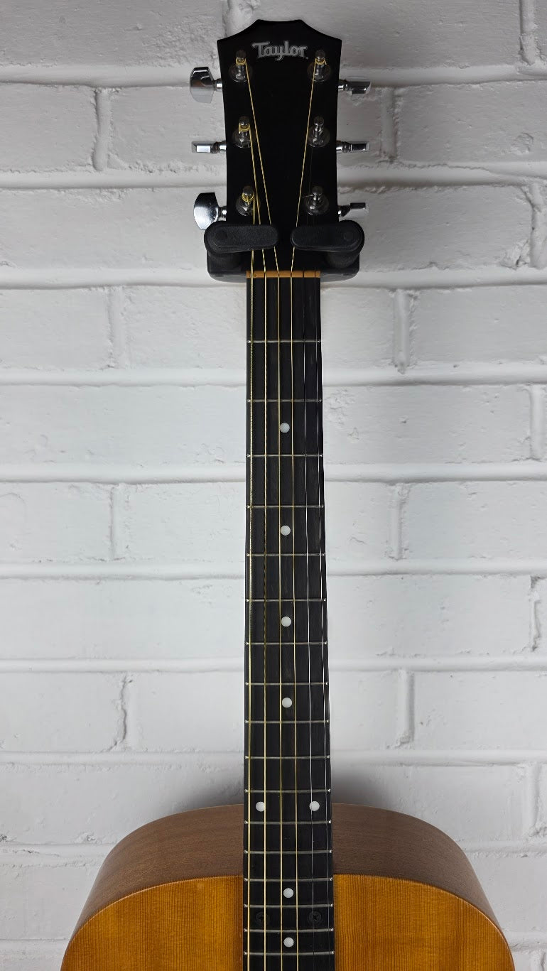 TAYLOR BIG BABY 307-GB ACOUSTIC GUITAR + TAYLOR CASE