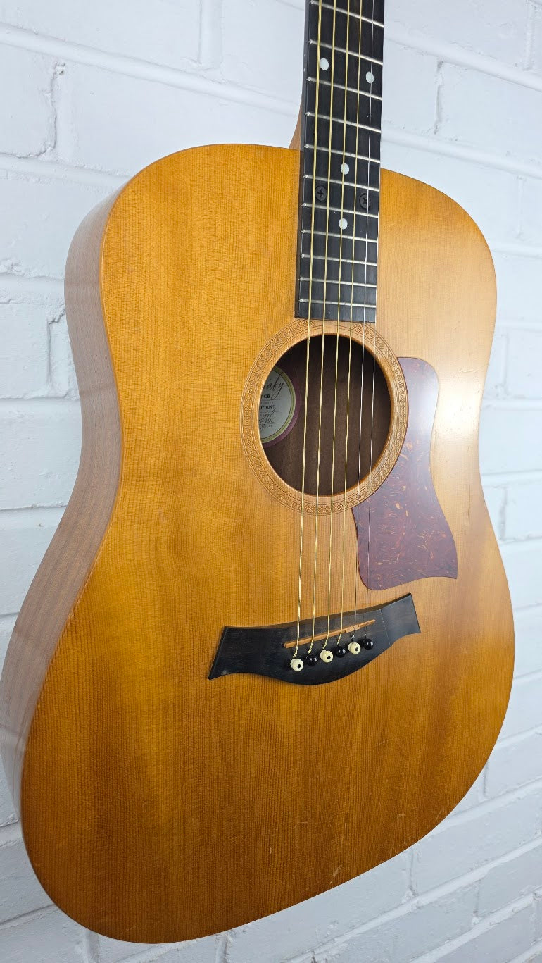 TAYLOR BIG BABY 307-GB ACOUSTIC GUITAR + TAYLOR CASE