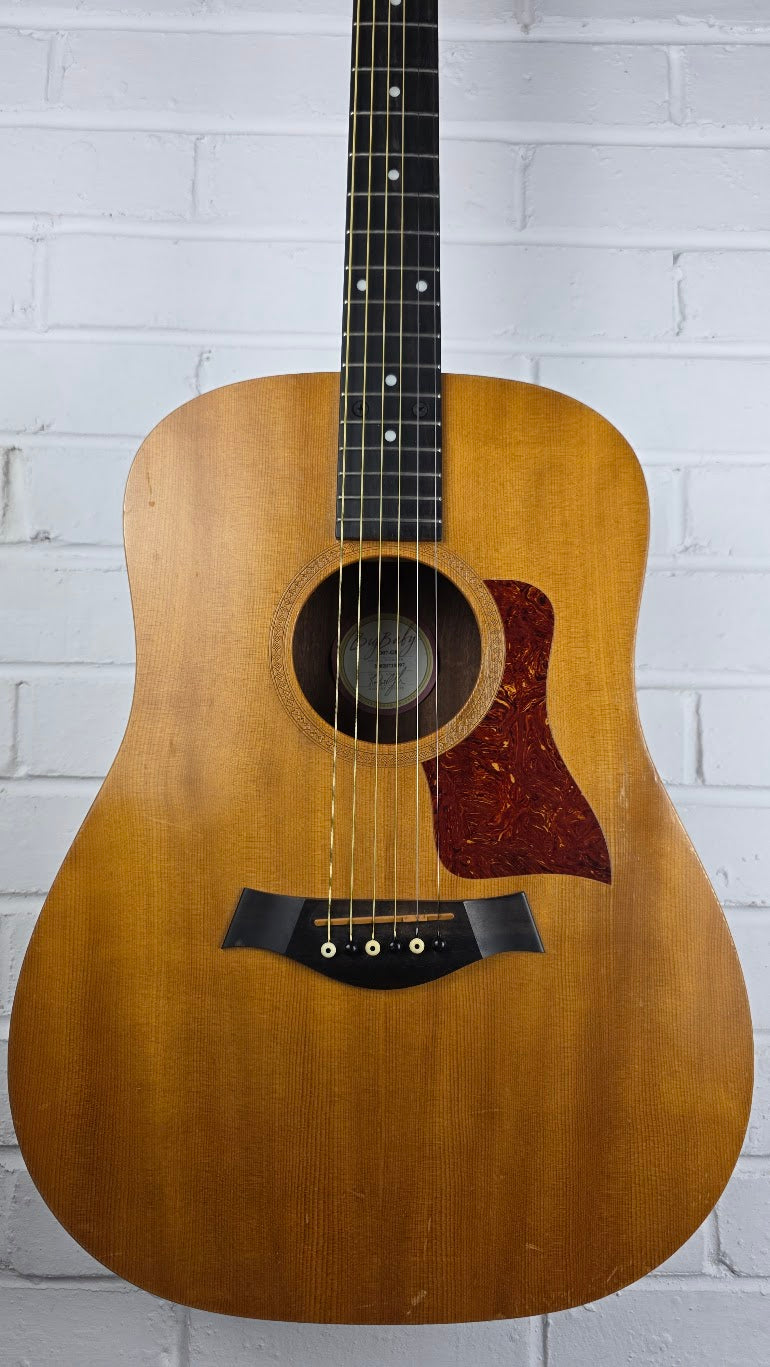 TAYLOR BIG BABY 307-GB ACOUSTIC GUITAR + TAYLOR CASE