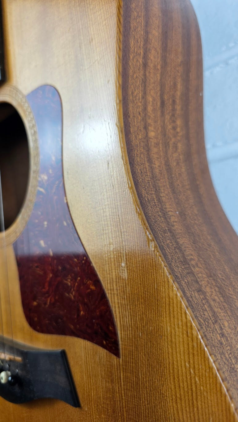 TAYLOR BIG BABY 307-GB ACOUSTIC GUITAR + TAYLOR CASE