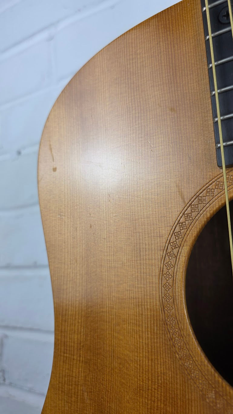 TAYLOR BIG BABY 307-GB ACOUSTIC GUITAR + TAYLOR CASE