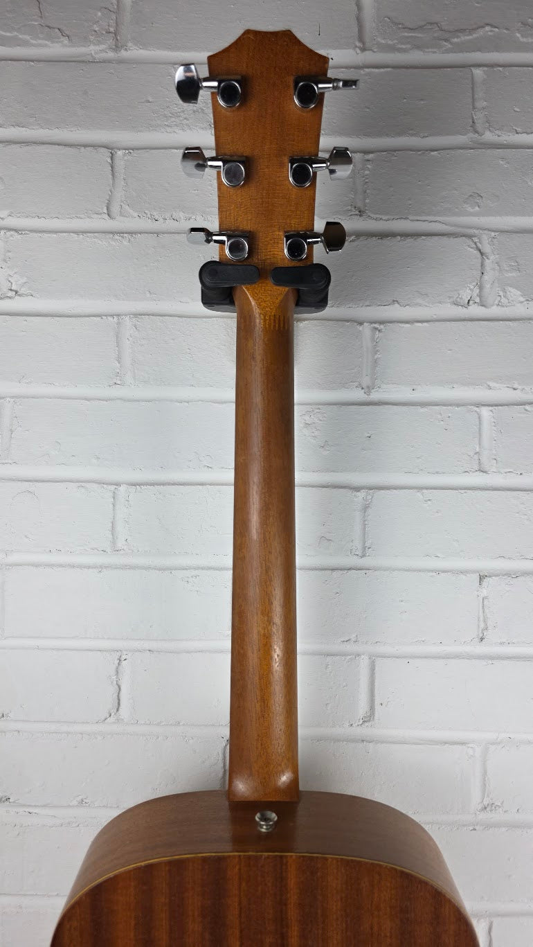 TAYLOR BIG BABY 307-GB ACOUSTIC GUITAR + TAYLOR CASE