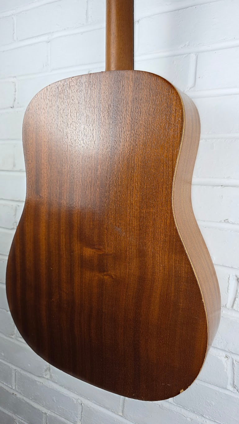 TAYLOR BIG BABY 307-GB ACOUSTIC GUITAR + TAYLOR CASE