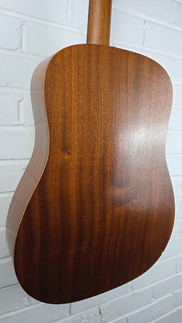 TAYLOR BIG BABY 307-GB ACOUSTIC GUITAR + TAYLOR CASE