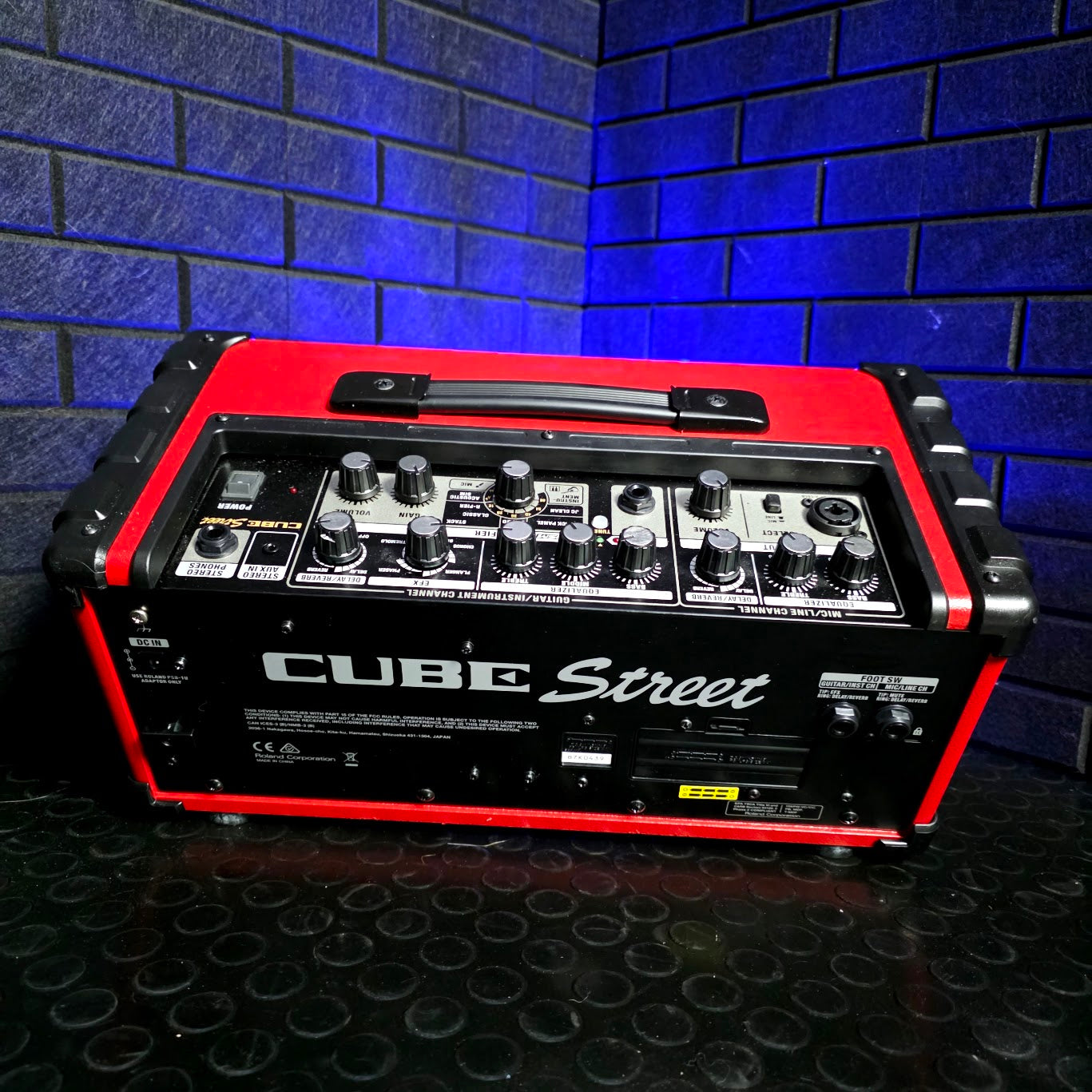 ROLAND CUBE STREET AMP RED COMBO MODELLING AMP