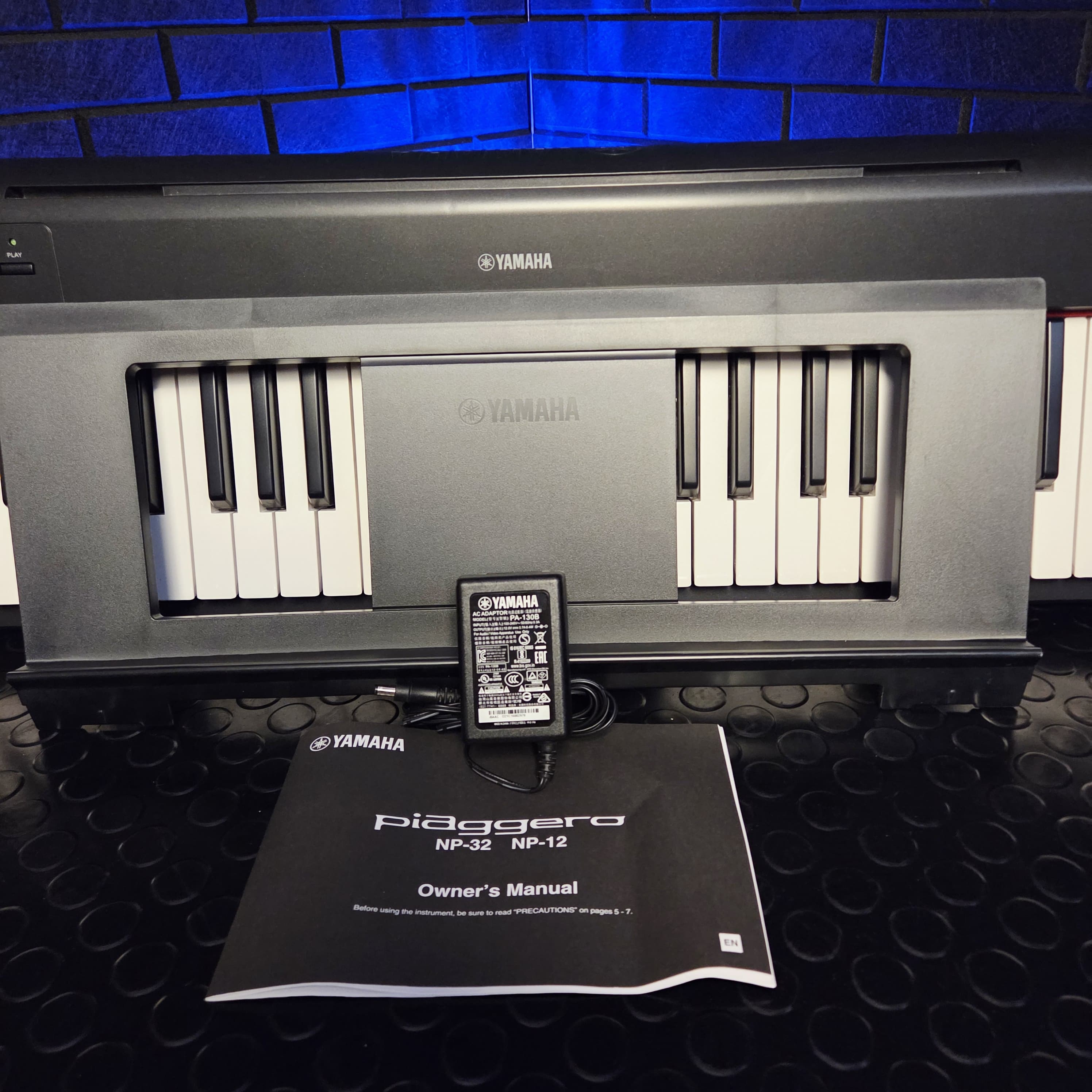 YAMAHA NP12B 61 KEYS TOUCH SENSITIVE KEYBOARD