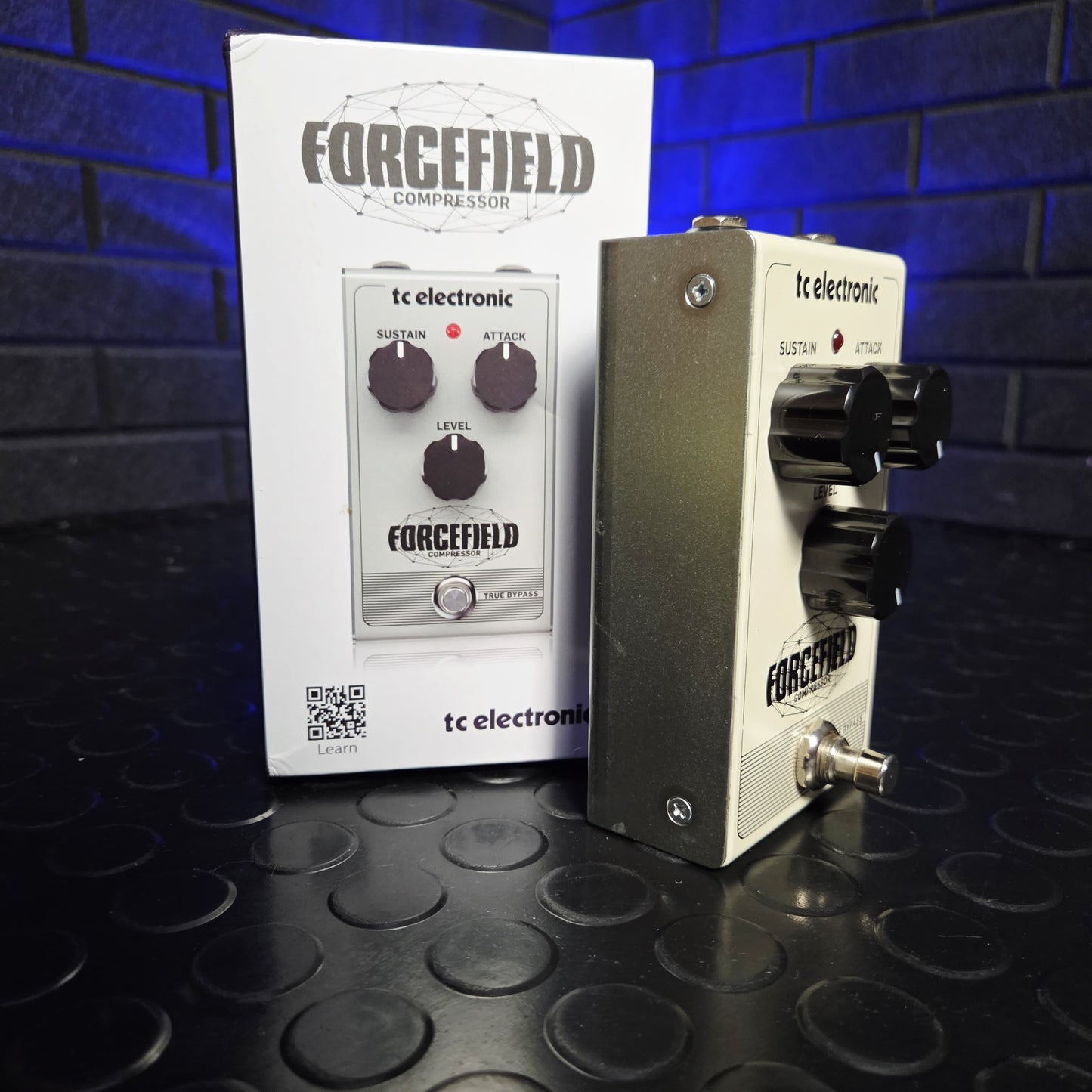 TC ELECTRONIC FORCEFIELD COMPRESSOR GUITAR EFFECTS PEDAL (BOXED)