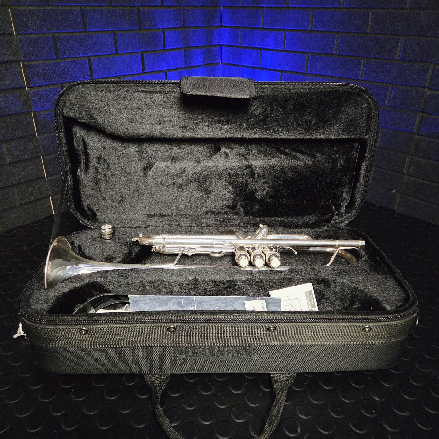 BACH USA TR500S Bb SILVER PLATED TRUMPET AND CASE