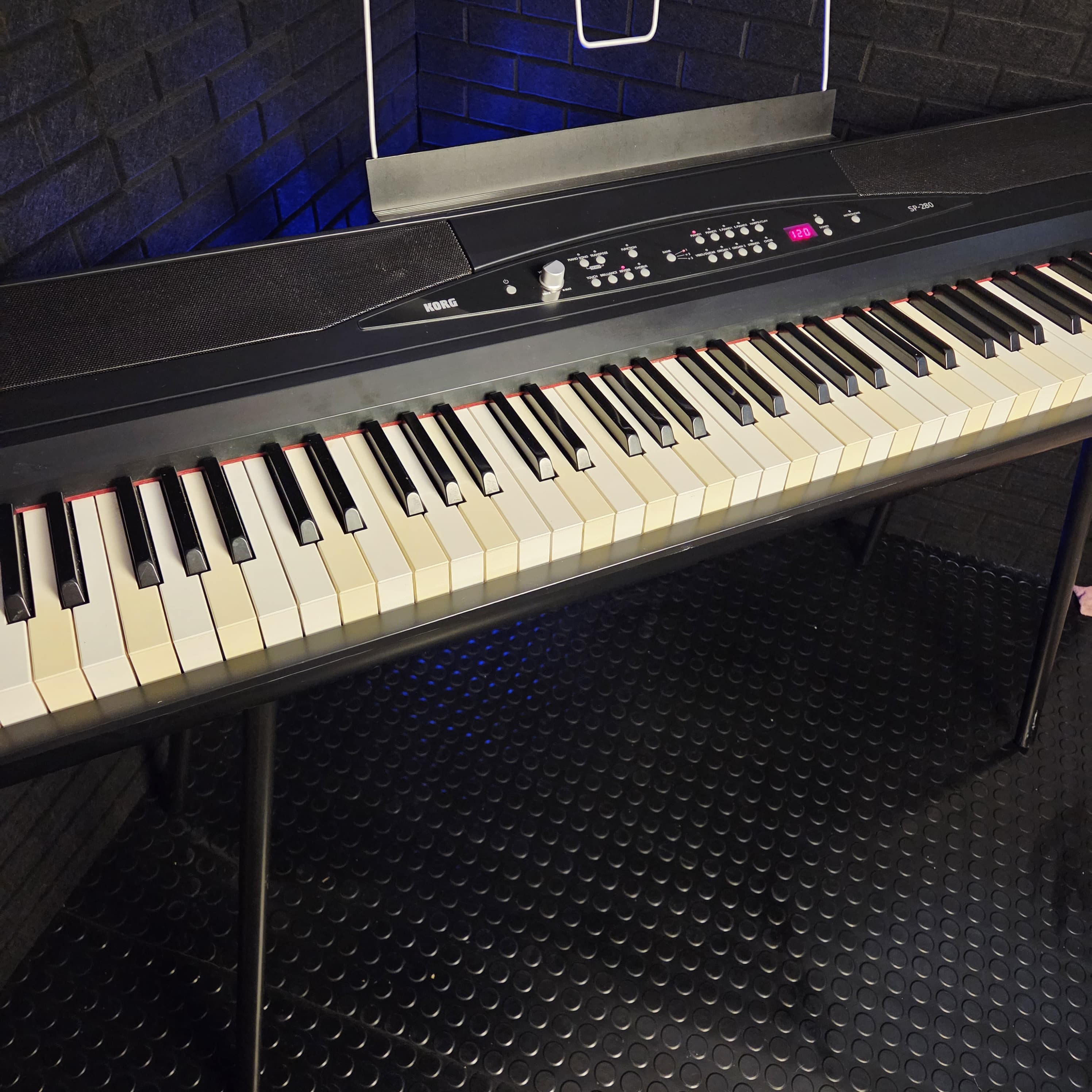 KORG SP280 DIGITAL PIANO WITH ACCESSORIES