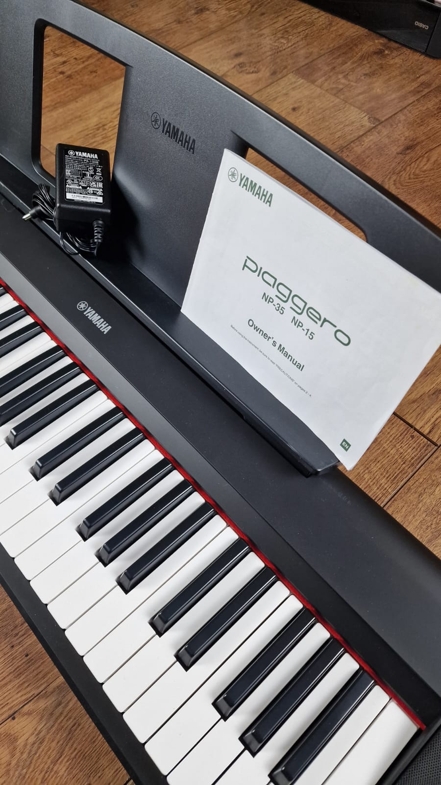 YAMAHA NP-15 PIAGGERO BLACK 61 KEY TOUCH SENSITIVE KEYBOARD