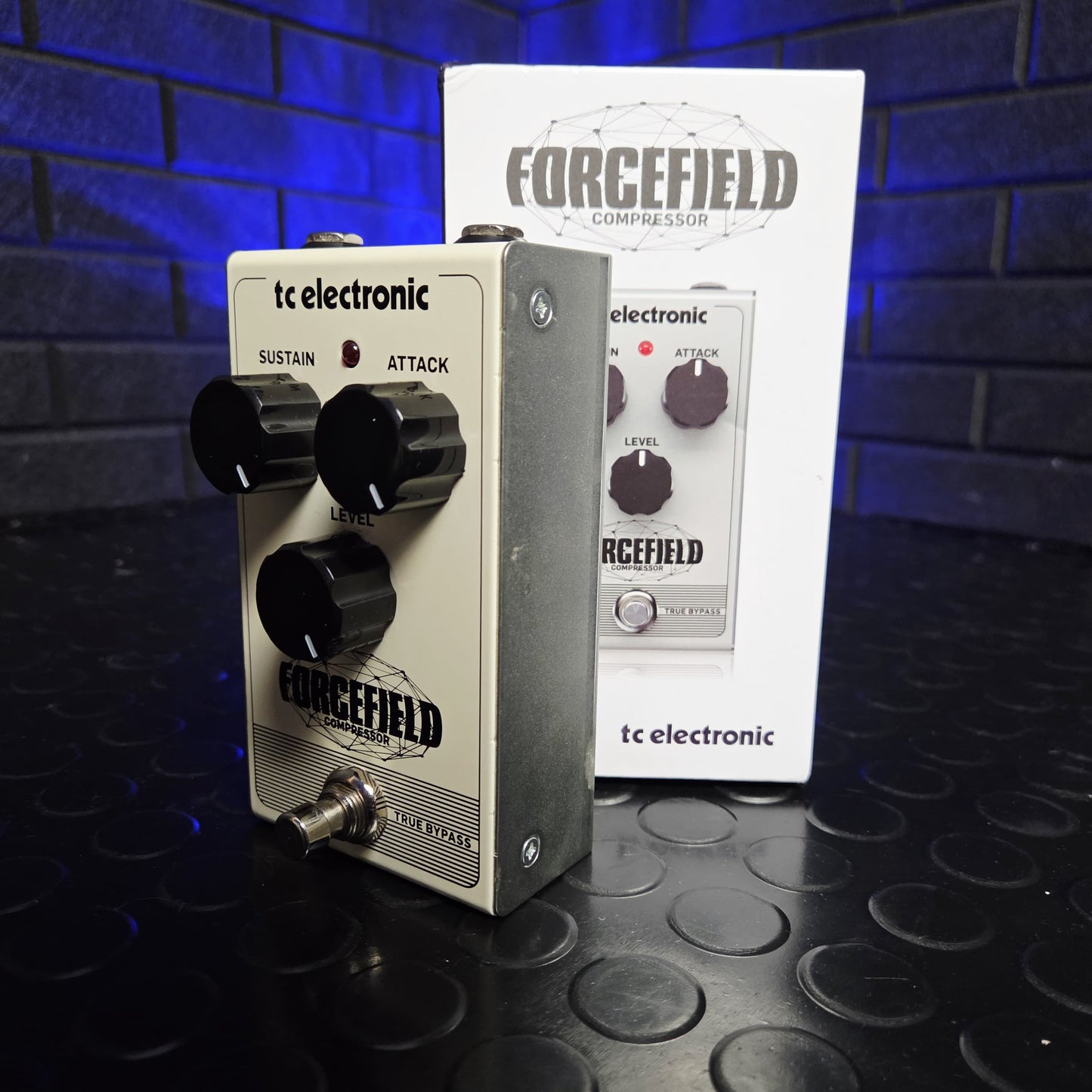 TC ELECTRONIC FORCEFIELD COMPRESSOR GUITAR EFFECTS PEDAL (BOXED)