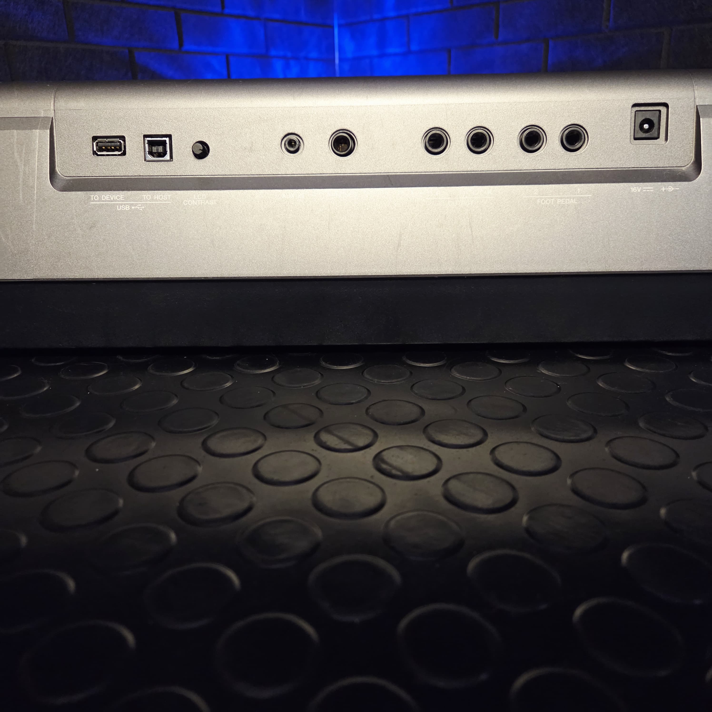 YAMAHA PSR-S670 61 KEY ARRANGER WORKSTATION KEYBOARD