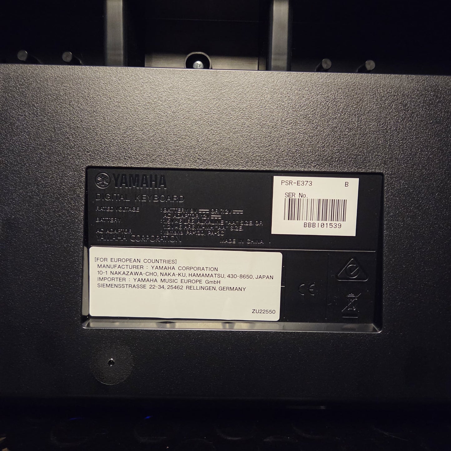 YAMAHA E373 61 KEY TOUCH SENSITIVE KEYBOARD