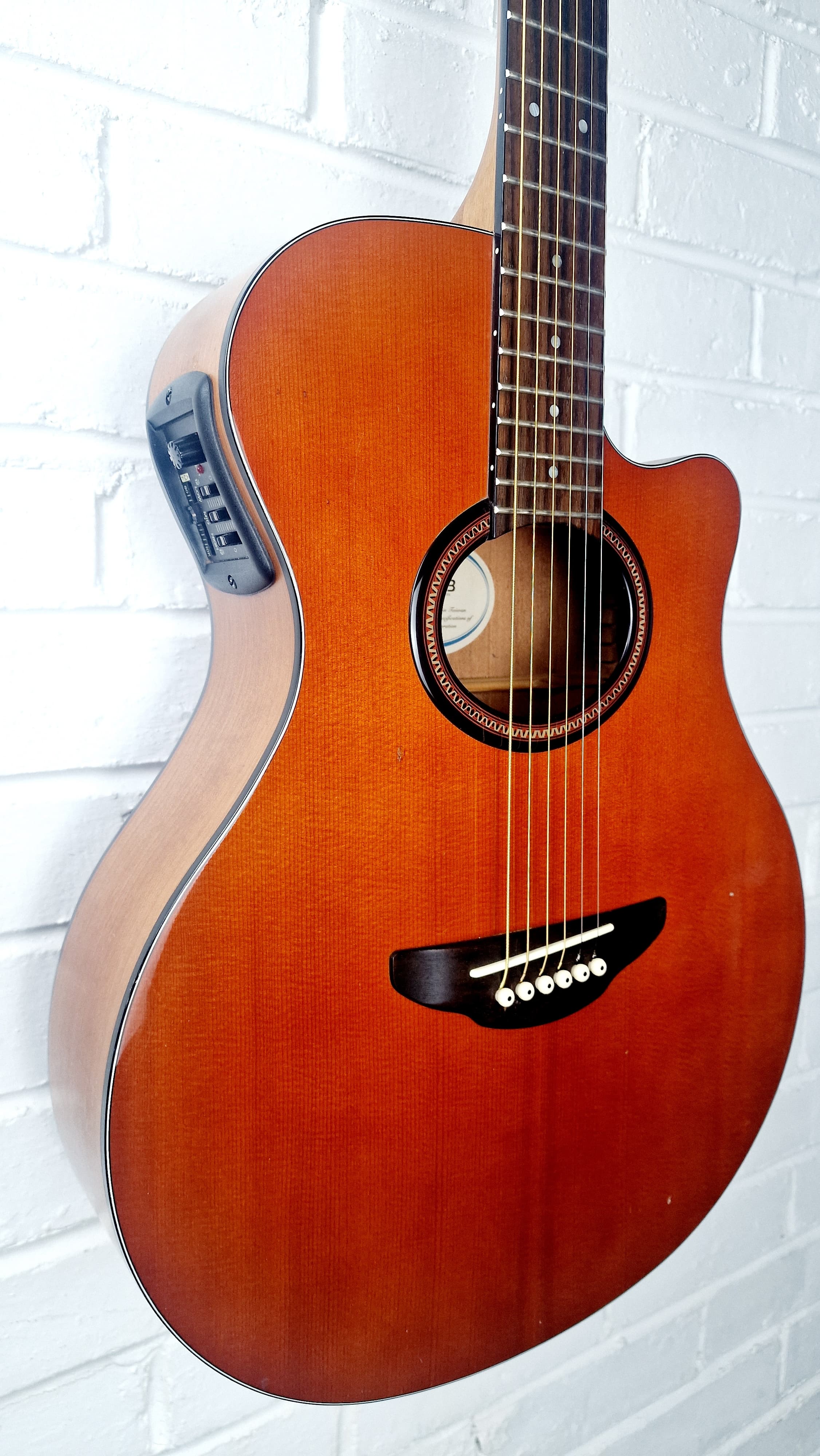 YAMAHA APX-3 NATURAL ELECTRO ACOUSTIC GUITAR