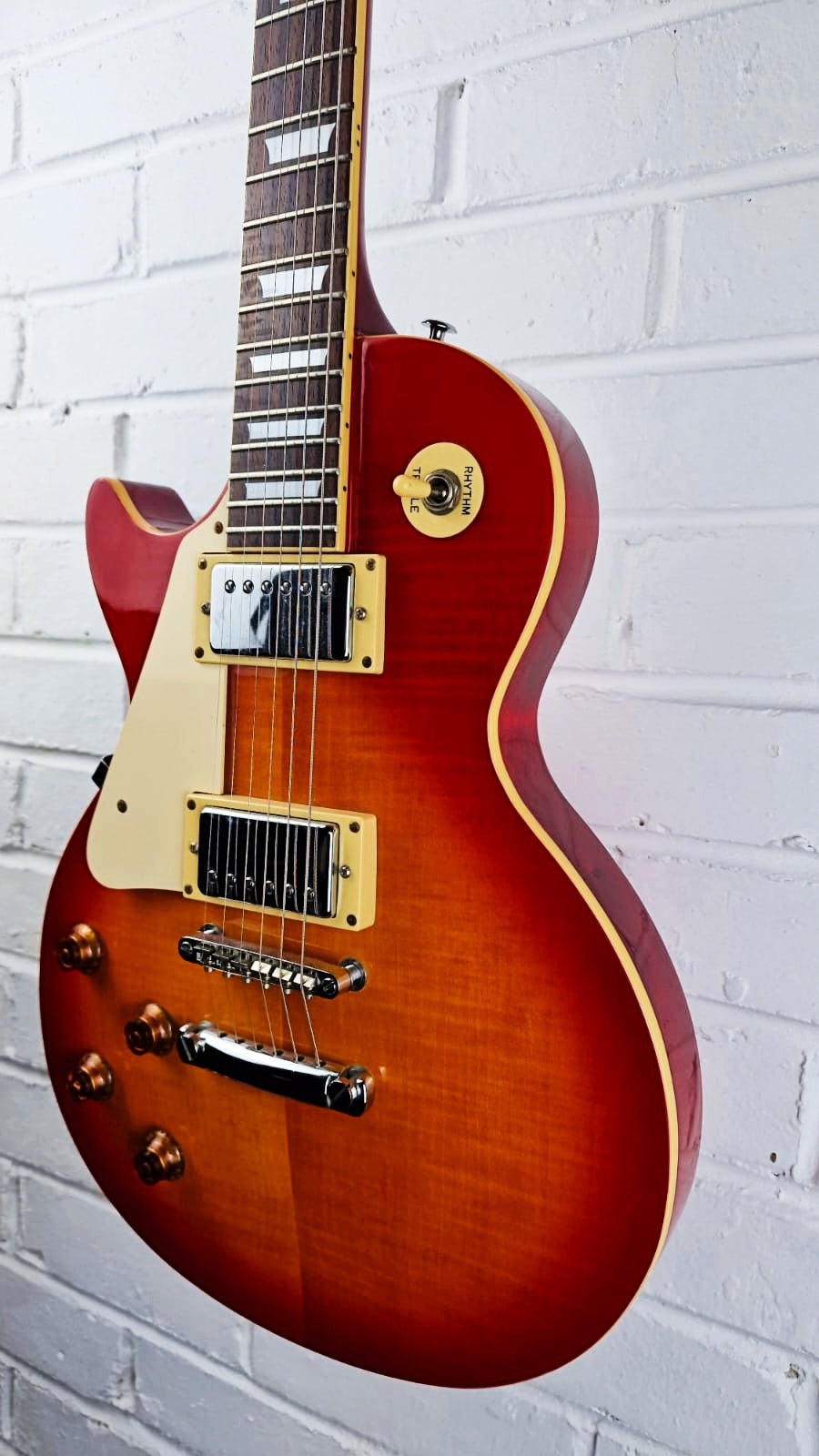 EPIPHONE LES PAUL STANDARD CHERRY SUNBURST LEFT HANDED 1996 ELECTRIC GUITAR