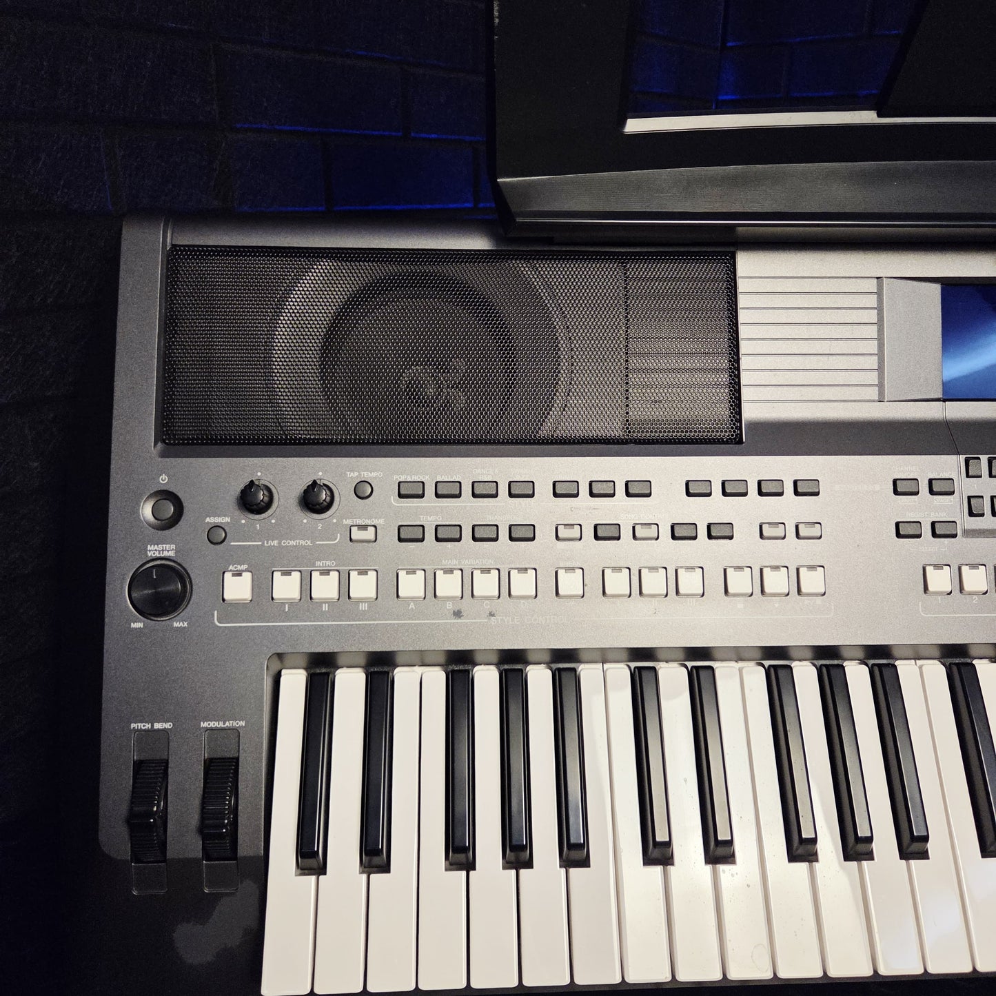 YAMAHA PSR-S670 61 KEY ARRANGER WORKSTATION KEYBOARD