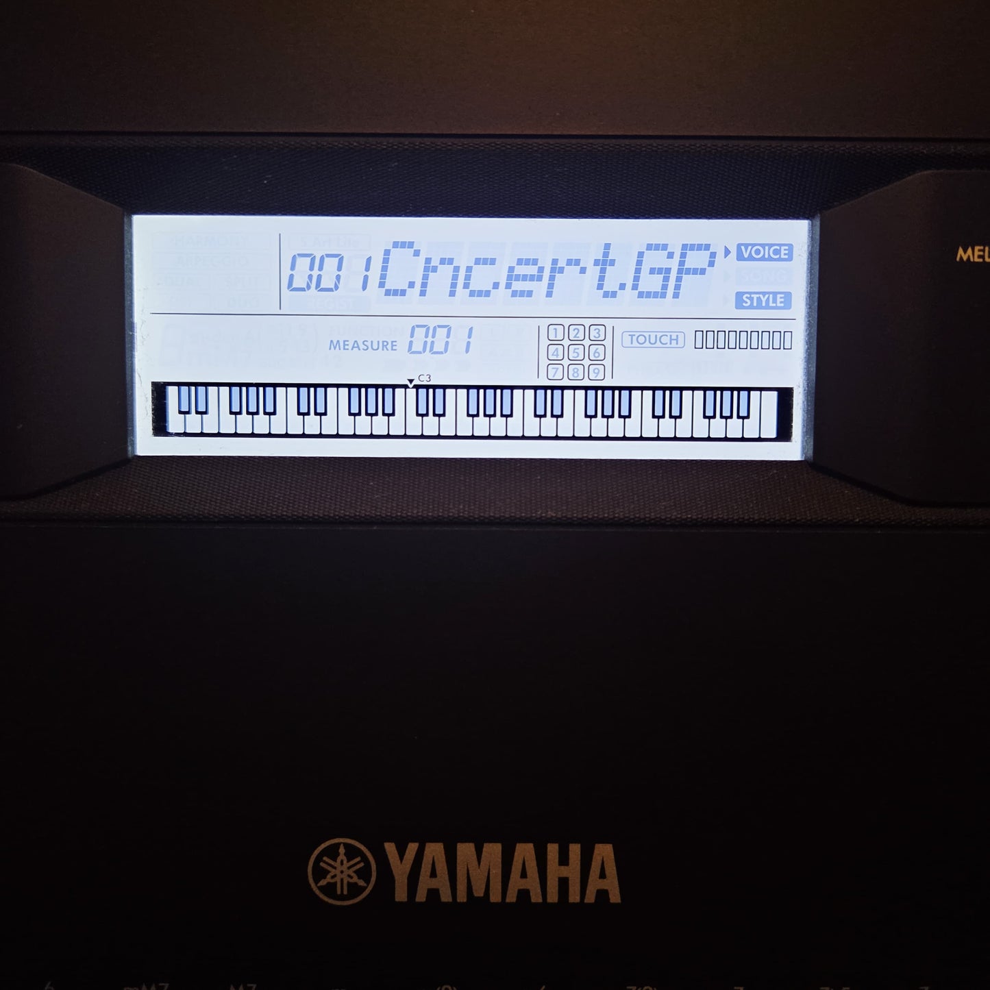 YAMAHA E373 61 KEY TOUCH SENSITIVE KEYBOARD