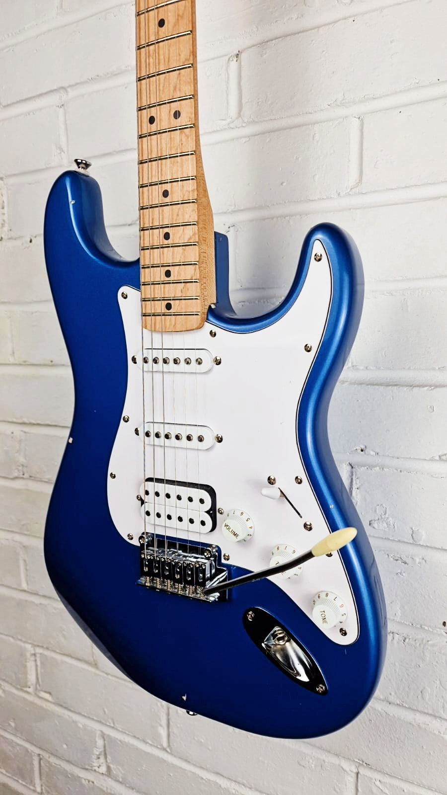 FENDER SQUIER AFFINITY STRATOCASTER BLUE WITH MAPLE NECK ELECTRIC GUITAR
