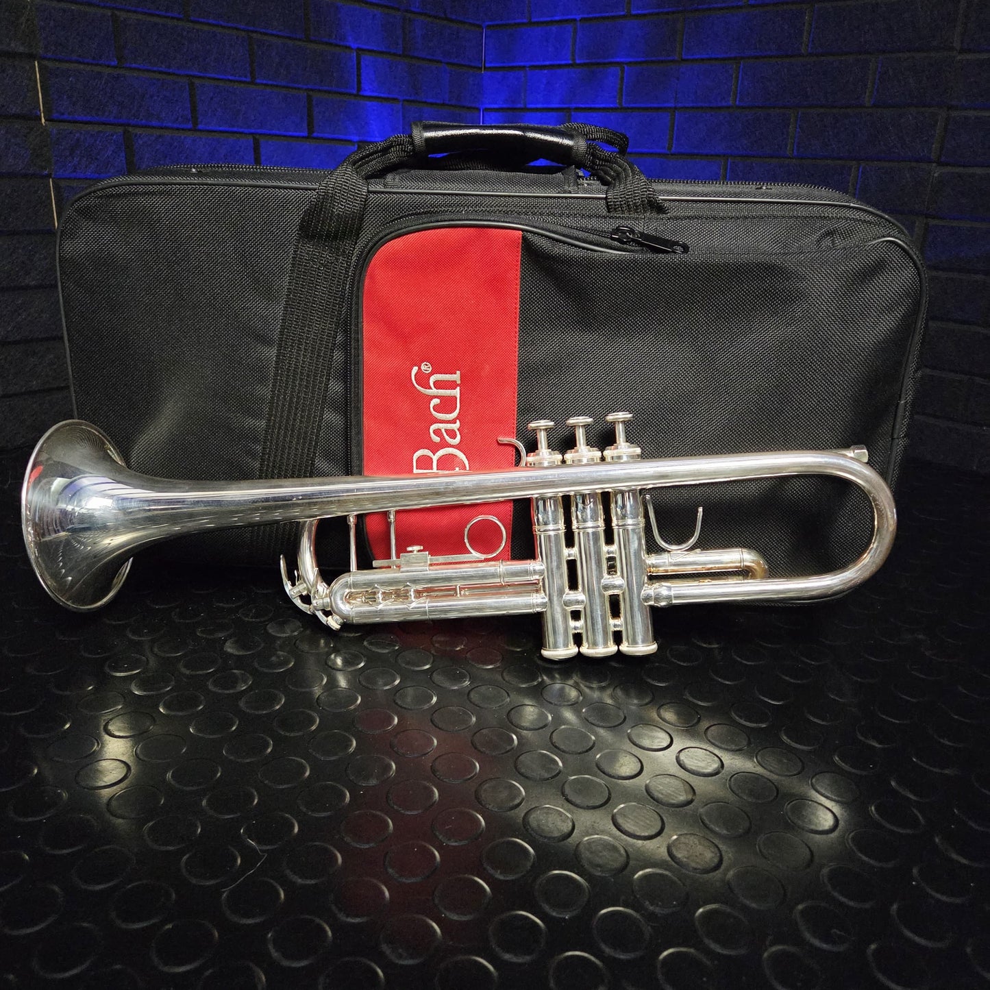 BACH USA TR500S Bb SILVER PLATED TRUMPET AND CASE