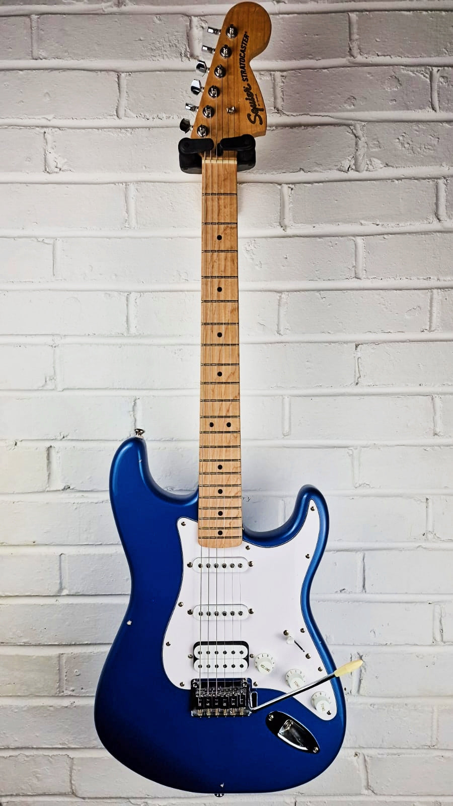 FENDER SQUIER AFFINITY STRATOCASTER BLUE WITH MAPLE NECK ELECTRIC GUITAR