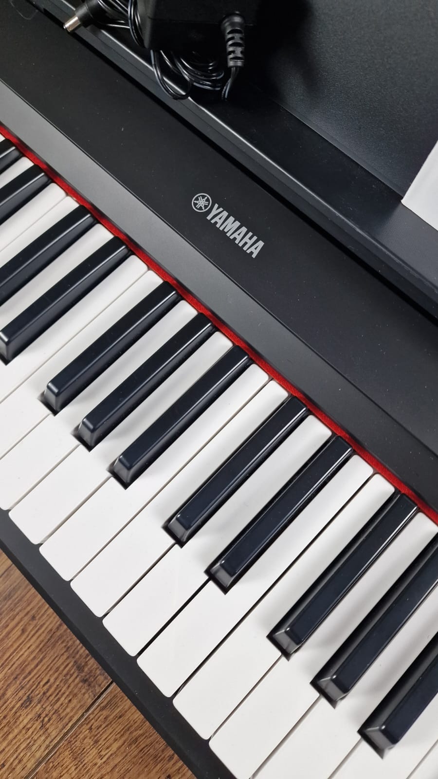 YAMAHA NP-15 PIAGGERO BLACK 61 KEY TOUCH SENSITIVE KEYBOARD